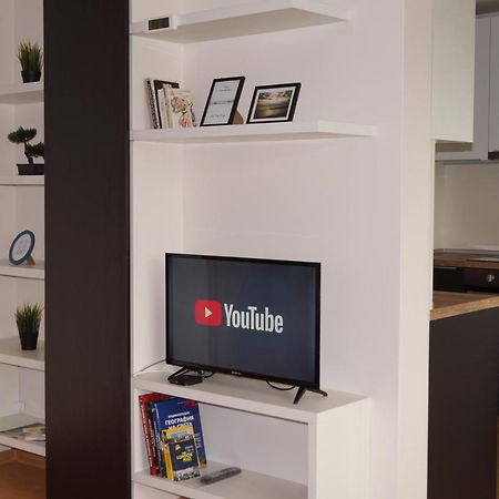 Spacious 2Bdr - Free Parking - Walk Everywhere - 300 Mbps Wifi Варна Екстериор снимка