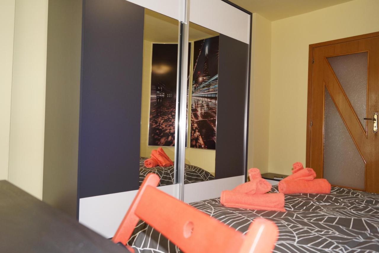 Spacious 2Bdr - Free Parking - Walk Everywhere - 300 Mbps Wifi Варна Екстериор снимка