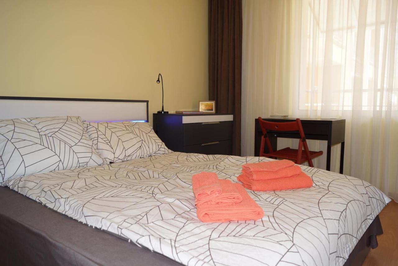 Spacious 2Bdr - Free Parking - Walk Everywhere - 300 Mbps Wifi Варна Екстериор снимка